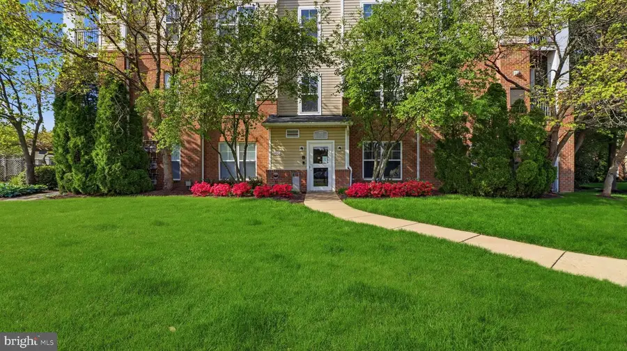 3810 Lightfoot St #402, Chantilly, VA 20151 - #2