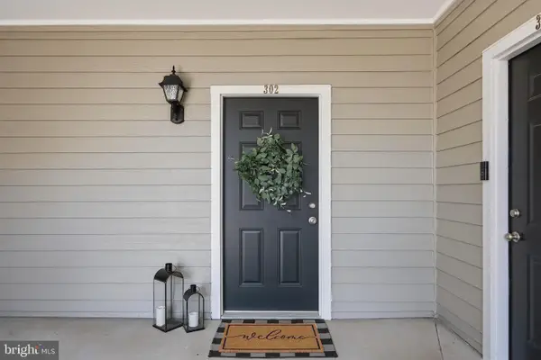 13058 Autumn Woods Way #302, FAIRFAX, VA 22033