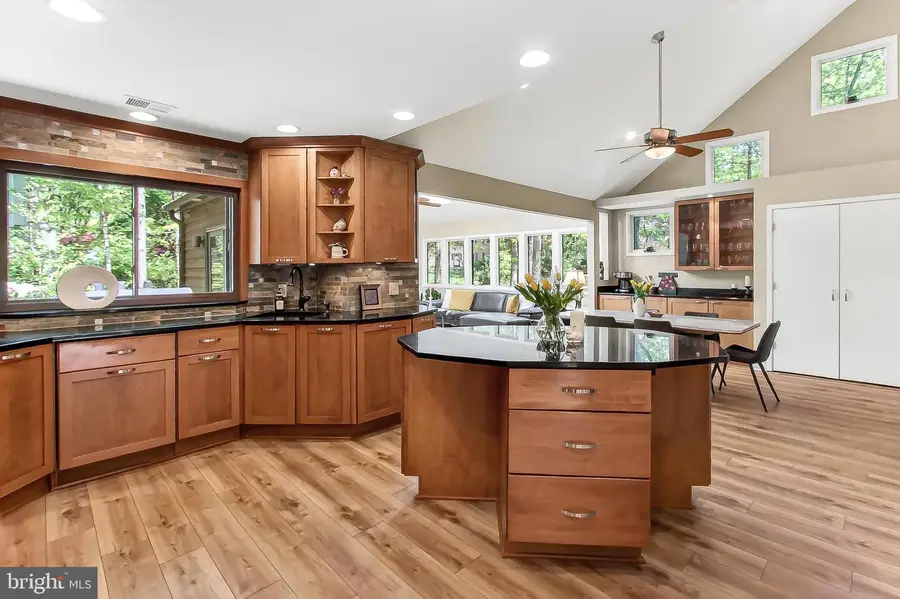 10714 Midsummer Dr, Reston, VA 20191 - #2