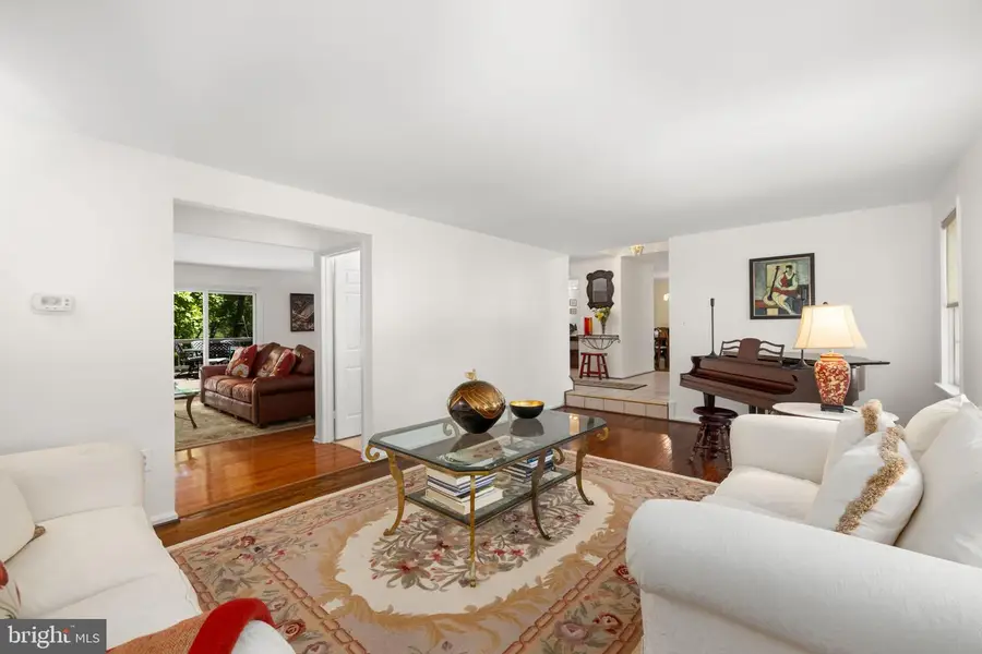 1501 Laurel Hill Rd, Vienna, VA 22182 - #3