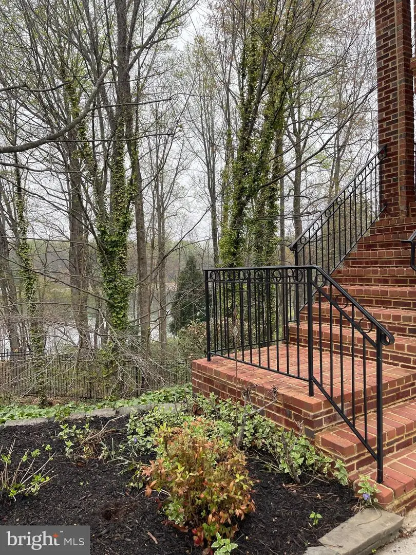 7046 Mundy Point Ct, Fort Belvoir, VA 22060 - #2