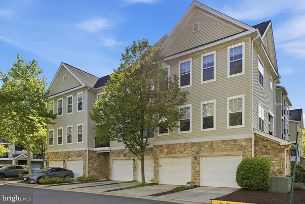 5106 Travis Edward Way #c, CENTREVILLE, VA 20120