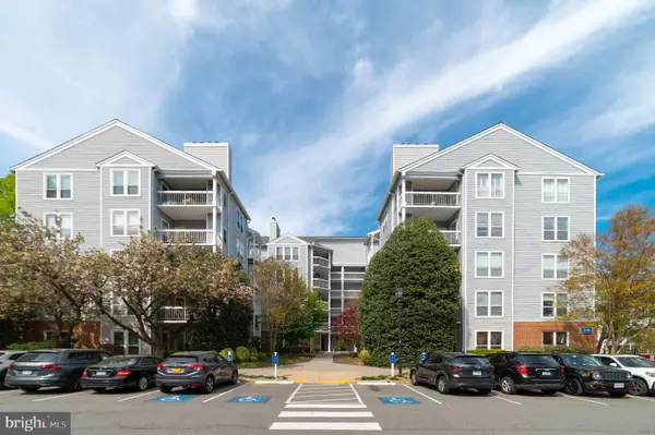 3176 Summit Square Dr #4-d3, OAKTON, VA 22124