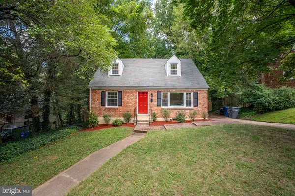 6474 Oakwood Dr, FALLS CHURCH, VA 22041