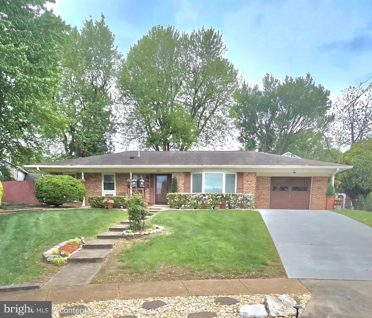 5813 Ashfield Rd, Alexandria, VA 22315 - #1