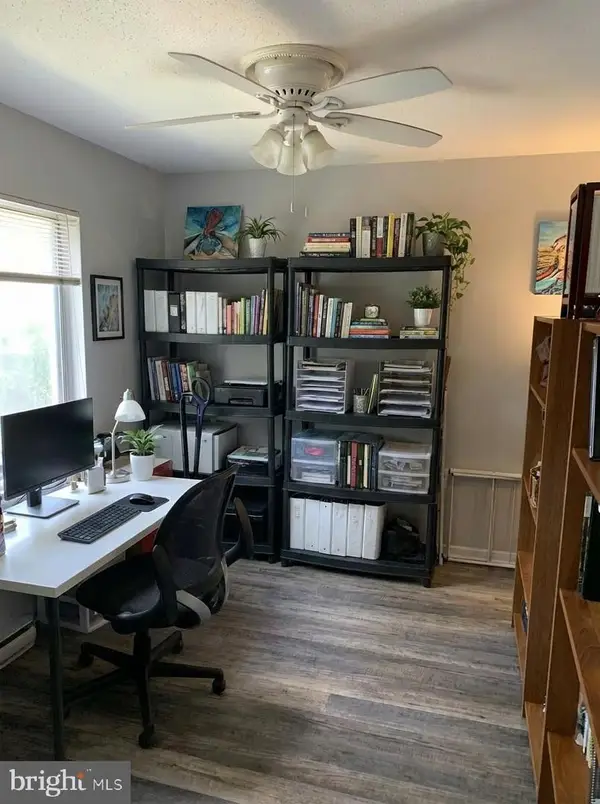 615 Center St #104, HERNDON, VA 20170