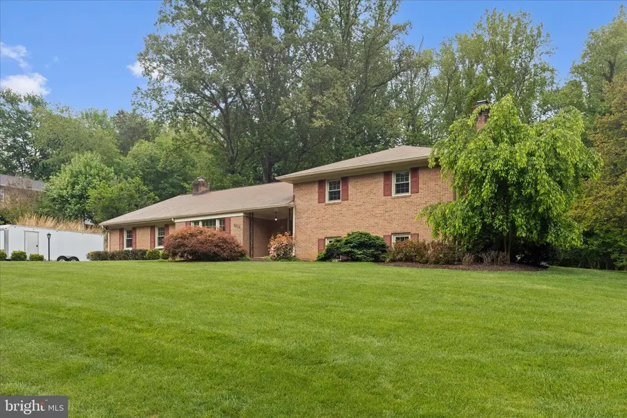 10205 Old Hunt Rd, Vienna, VA 22181 - #3