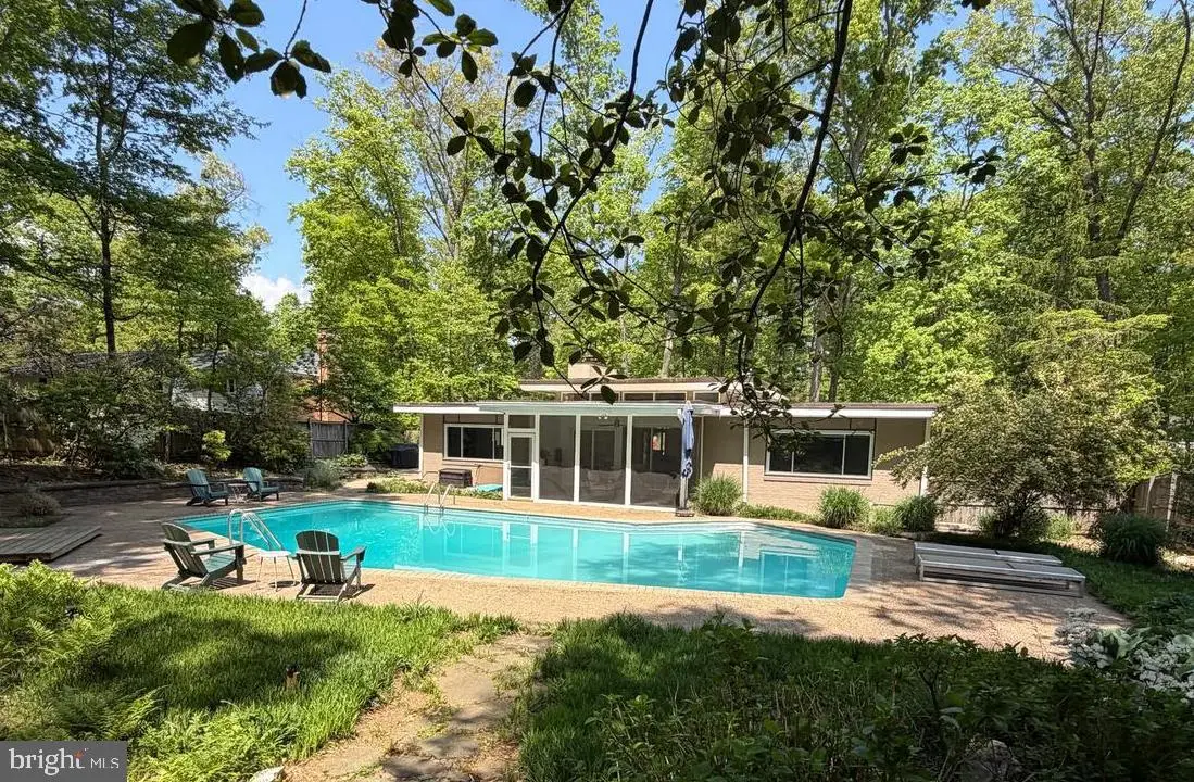 9203 Saint Marks Pl, Fairfax, VA 22031 - #1