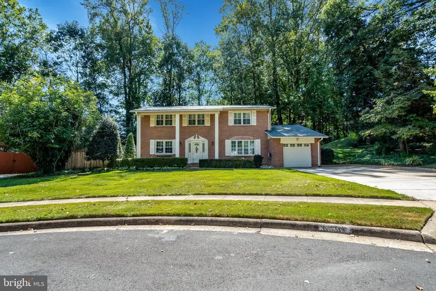 10305 Collingham Dr, Fairfax, VA 22032 - #2