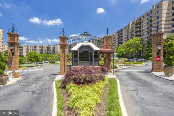 8370 Greensboro Dr #107, MCLEAN, VA 22102