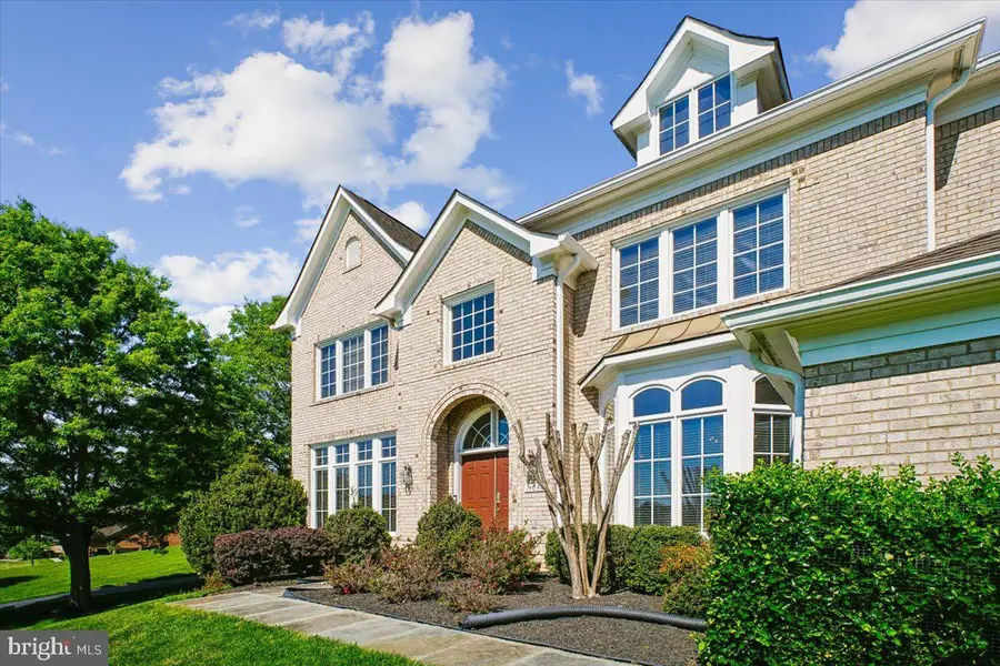 11040 Heathland Dr, Oakton, VA 22124 - #2