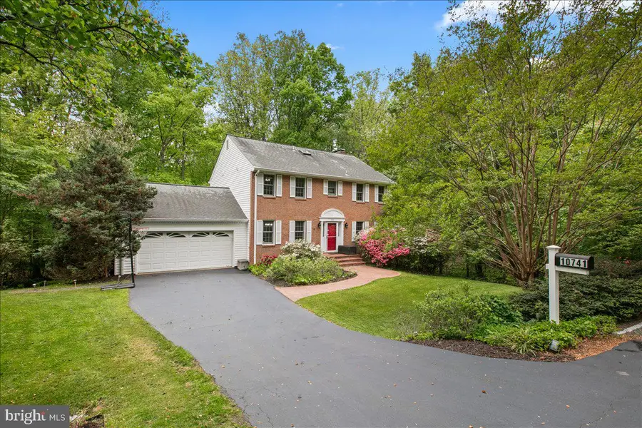 10741 Midsummer Dr, Reston, VA 20191 - #2