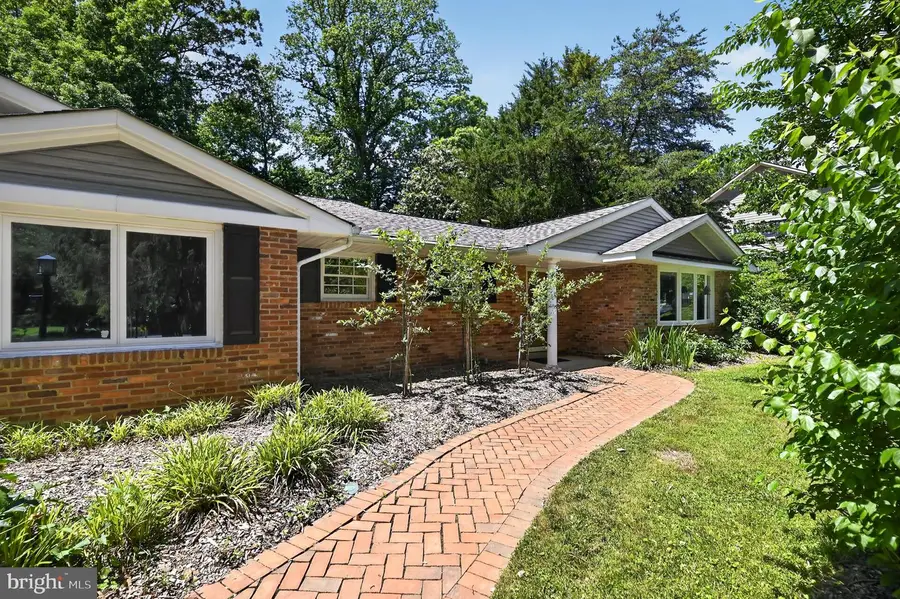 4042 Doveville Ln, Fairfax, VA 22032 - #2