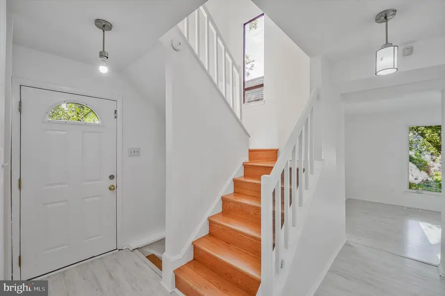 2974 Borge St, Oakton, VA 22124 - #2