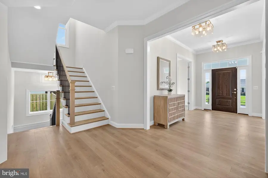 608 Roberts Dr Nw, Vienna, VA 22180 - #2