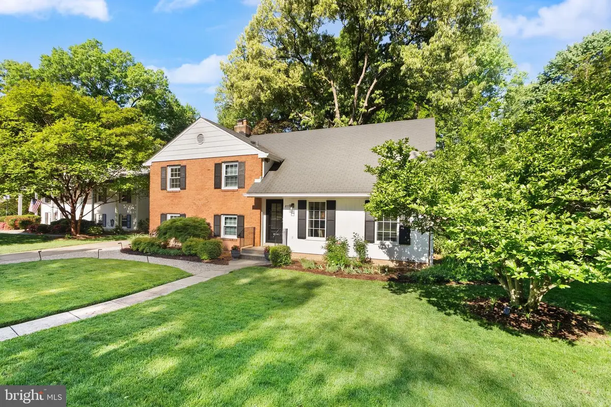 8514 Stable Dr, Alexandria, VA 22308 - #1