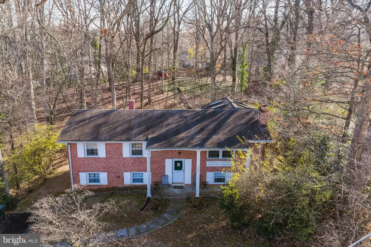 9921 Woodrow St, Vienna, VA 22181 - #1