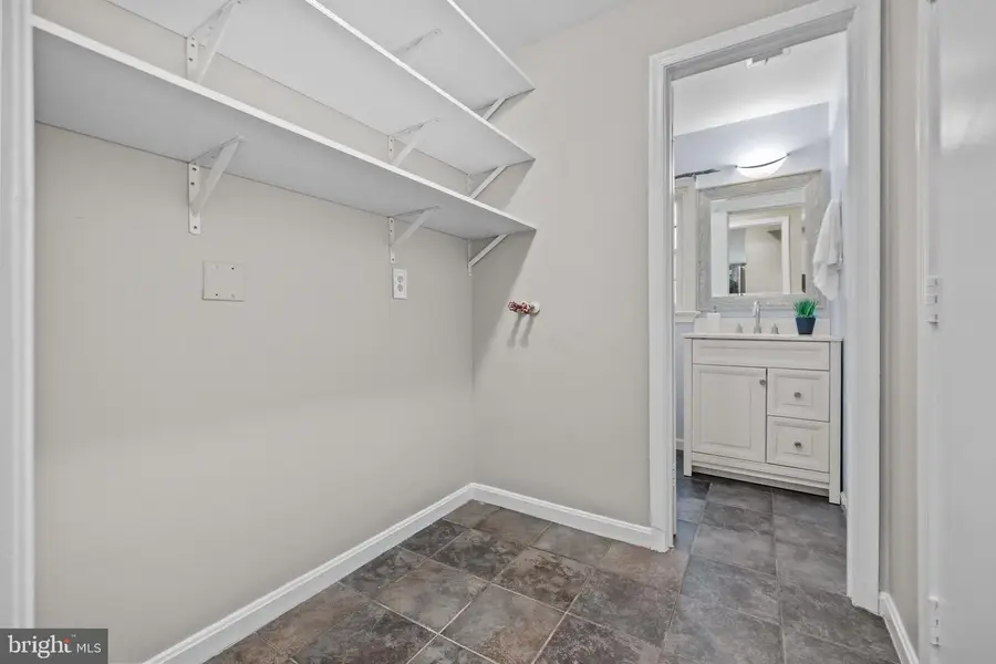 9556 Pine Bough Pl, Vienna, VA 22181 - #2