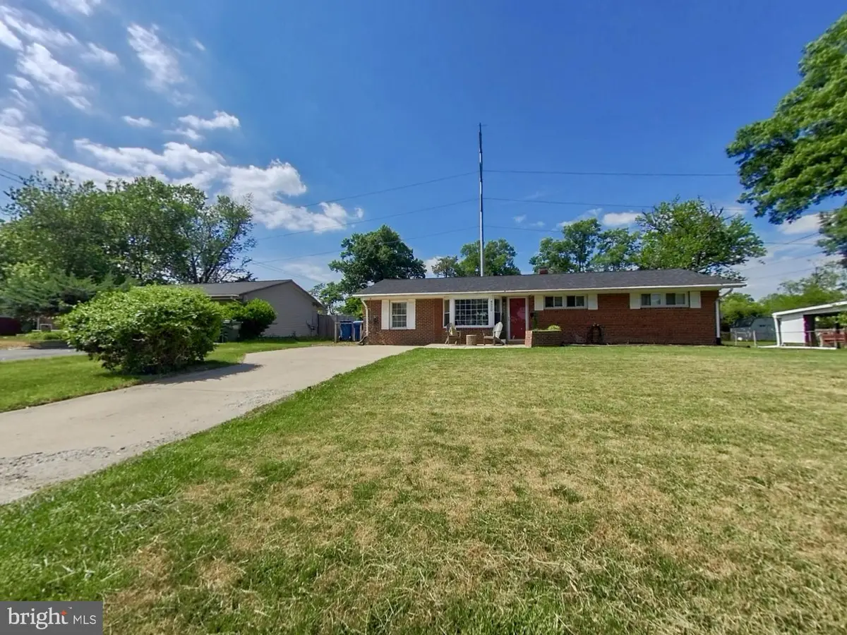 4520 Apple Tree Dr, Alexandria, VA 22310 - #1