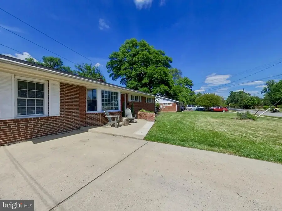 4520 Apple Tree Dr, Alexandria, VA 22310 - #3