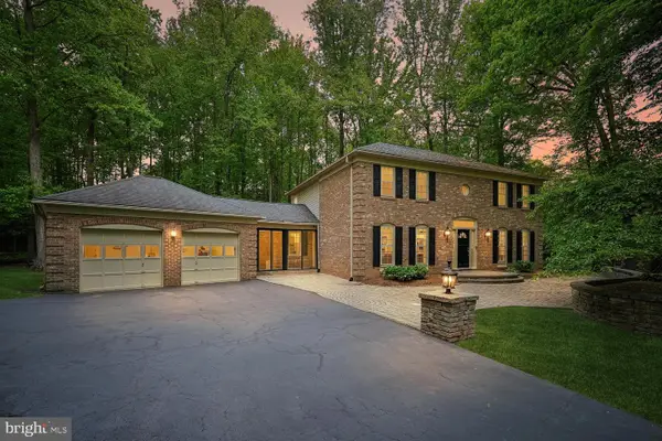11732 Stuart Mill Rd, OAKTON, VA 22124