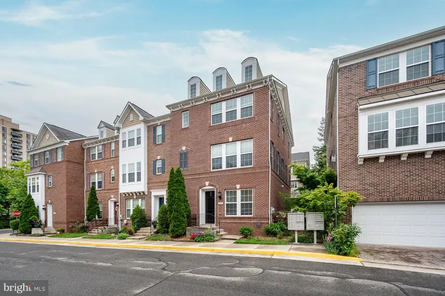 2037 Blunt Ln, Alexandria, VA 22303 - #2