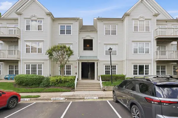 4359 Wilson Valley #302, FAIRFAX, VA 22033