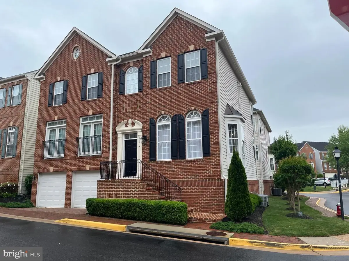 9100 Park Cove Dr, Fort Belvoir, VA 22060 - #1