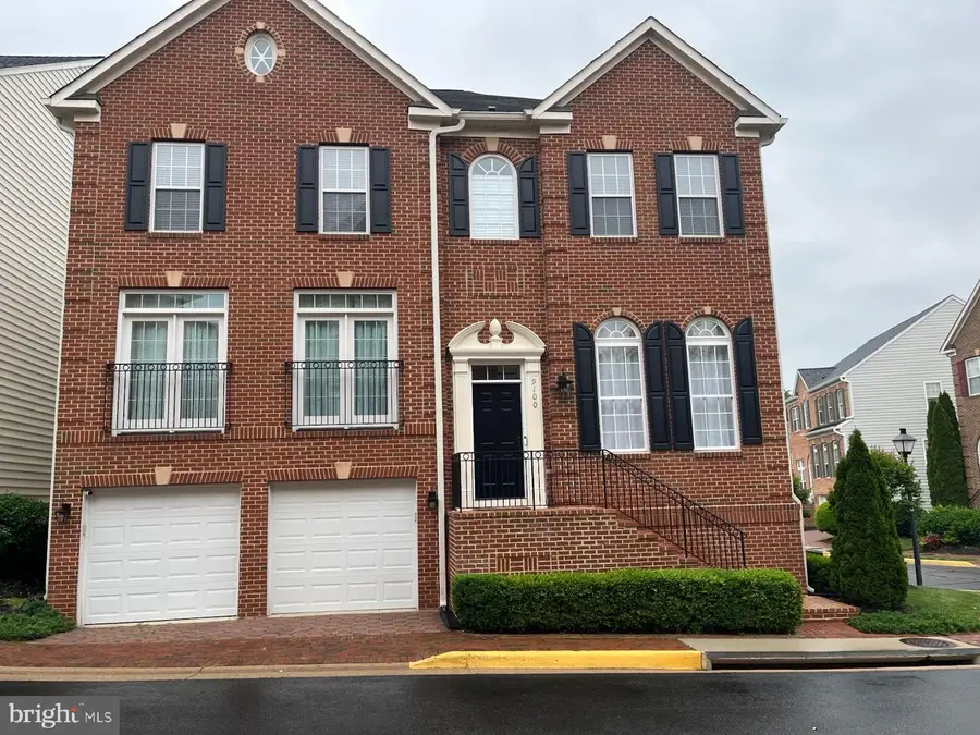 9100 Park Cove Dr, Fort Belvoir, VA 22060 - #2