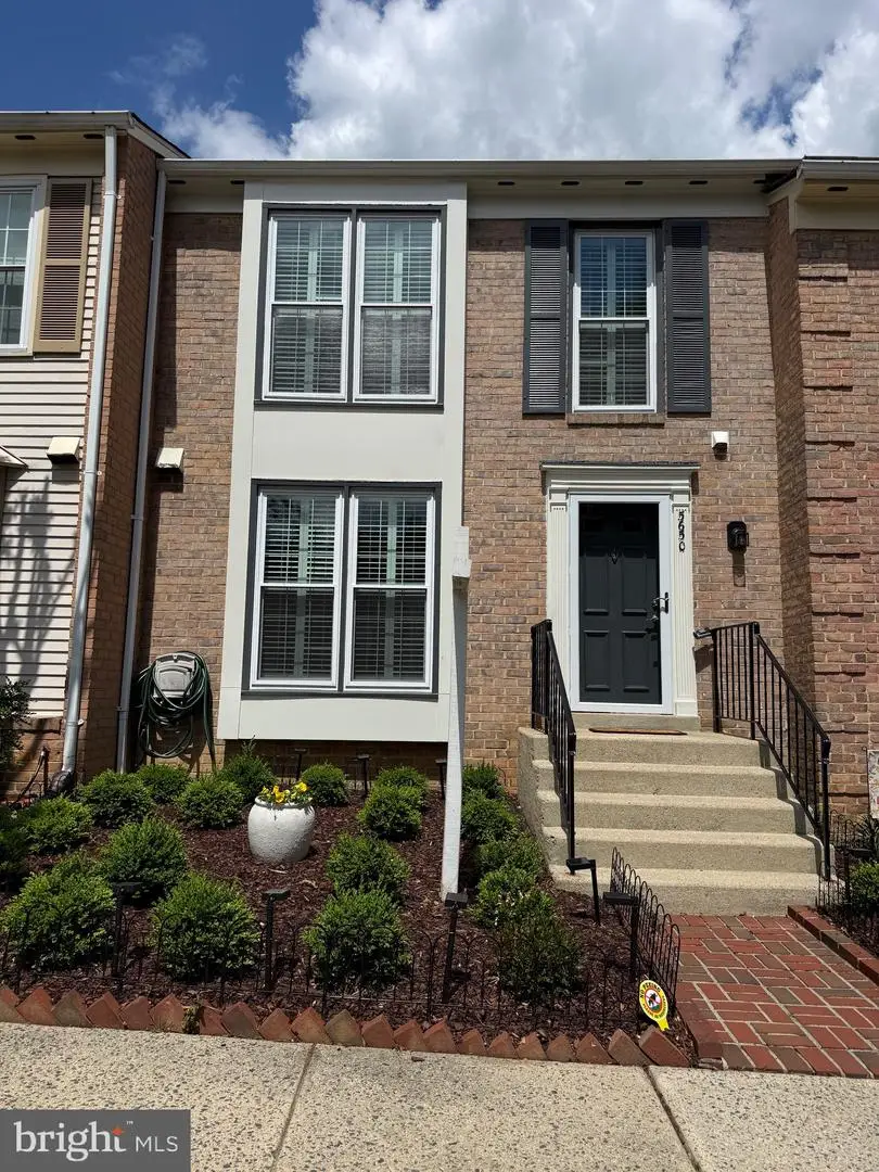 5650 Ridge View Dr, Alexandria, VA 22310 - #1