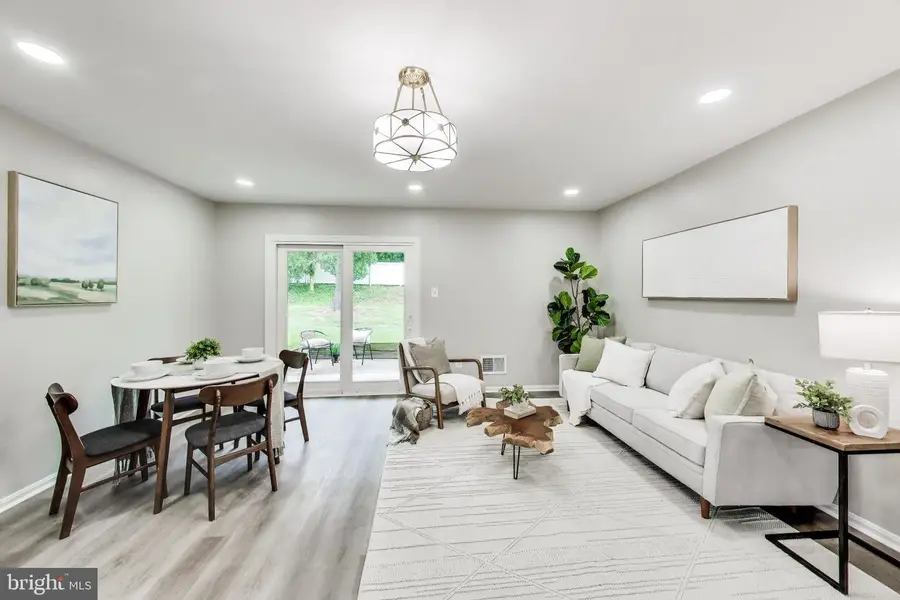 6153 Strasburg Dr, Centreville, VA 20121 - #2