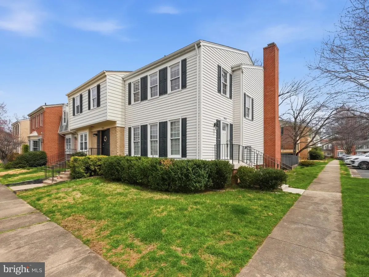 9932 Longford Ct, Vienna, VA 22181 - #1
