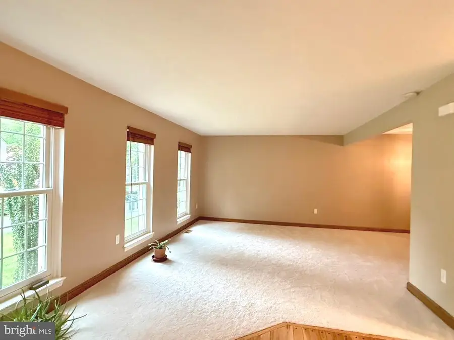 10012 Wood Sorrels Ln, Burke, VA 22015 - #3