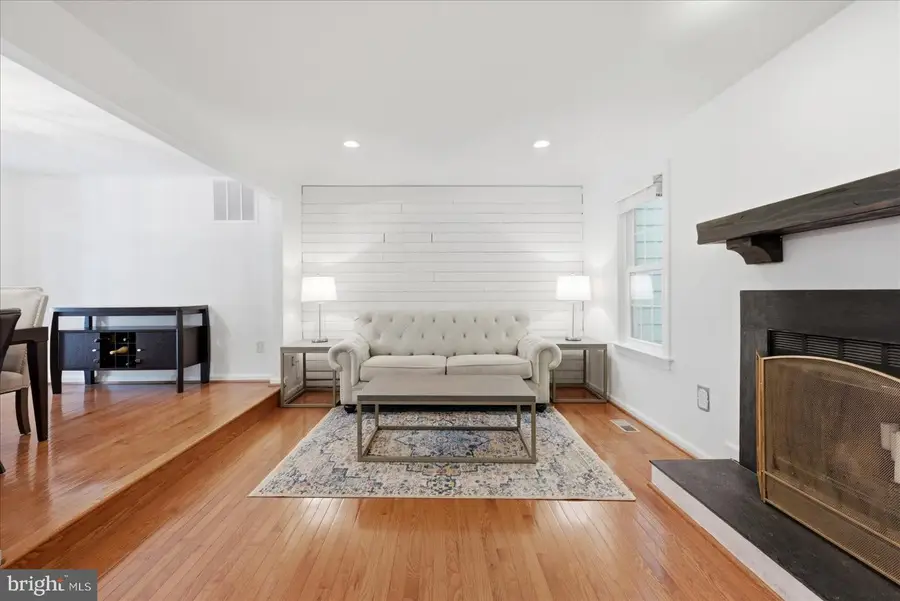 5723 Walnut Wood Ln, Burke, VA 22015 - #3