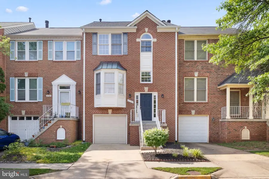 5724 Wood Creek Ln, Centreville, VA 20120 - #2