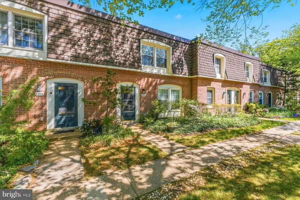 8220 Carrleigh Pkwy #11, Springfield, VA 22152 - #1