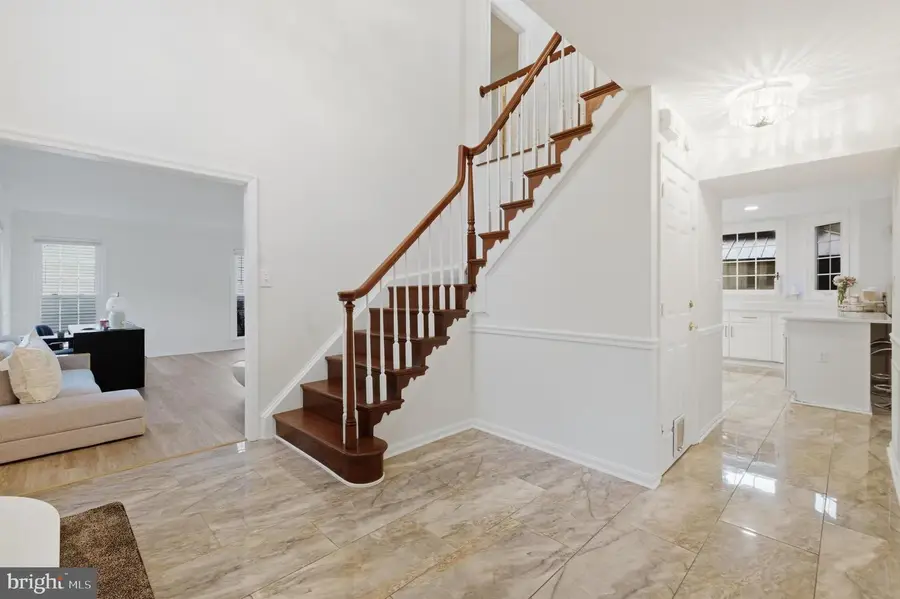 8619 Oak Chase Cir, Fairfax Station, VA 22039 - #2