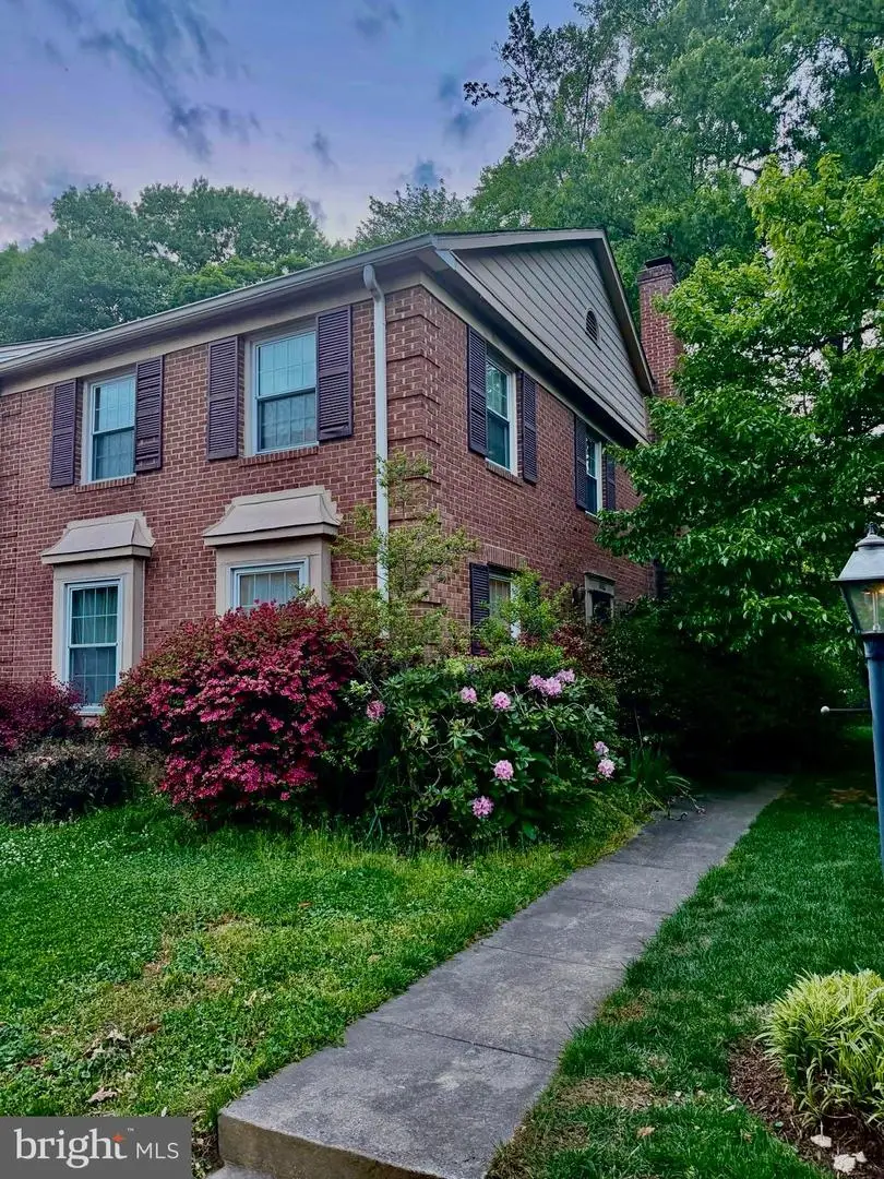 8002 Bethelen Woods Ln, Springfield, VA 22153 - #1