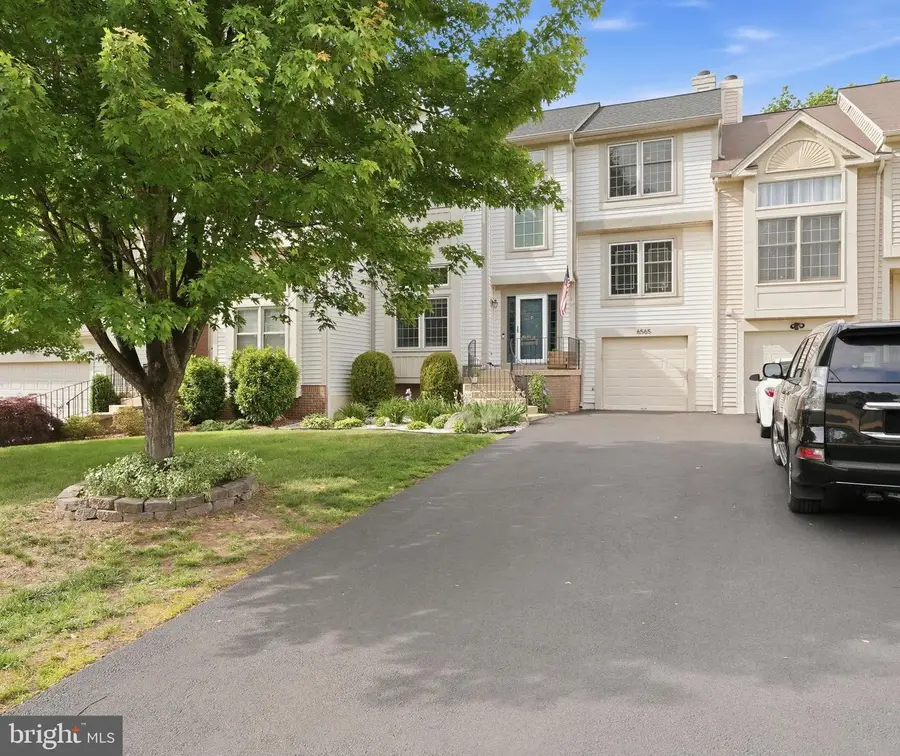6565 Palisades Dr, Centreville, VA 20121 - #2