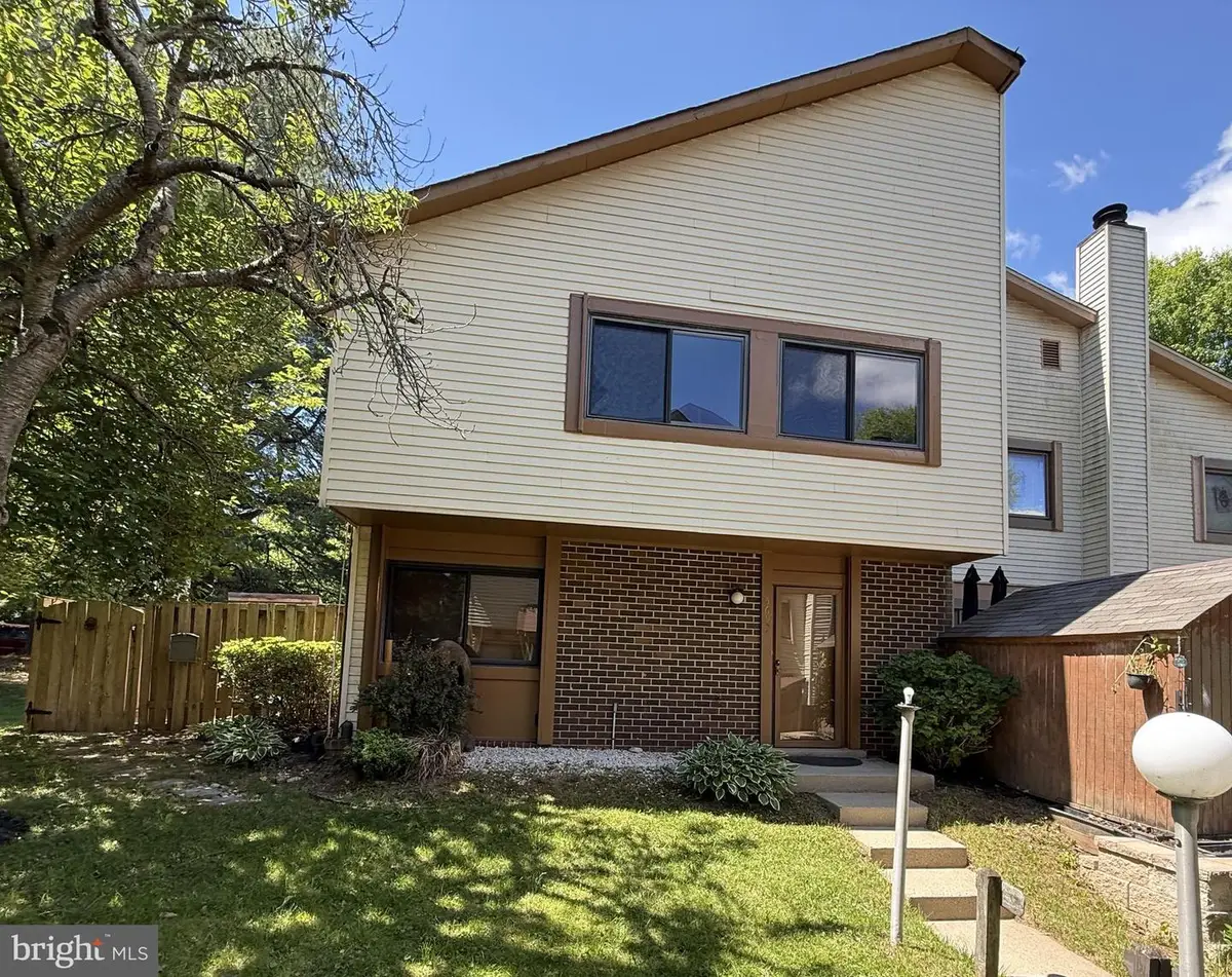 5693 Summer Oak Way, Burke, VA 22015 - #1