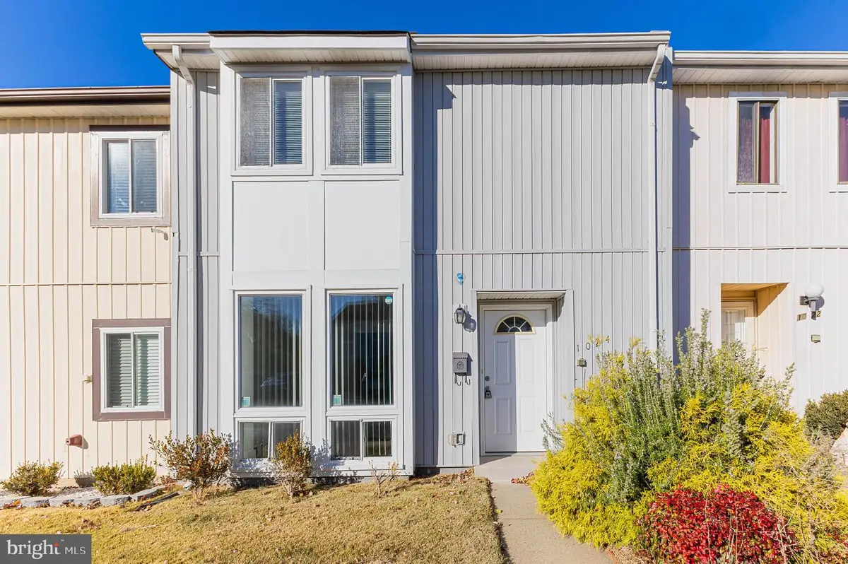 1024 Queens Ct, Herndon, VA 20170 - #1