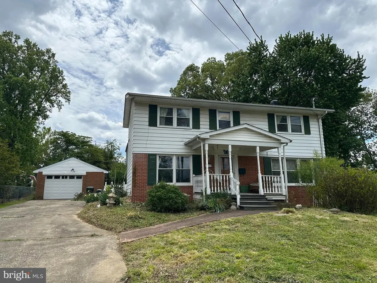 8337 Carnegie Dr, Vienna, VA 22180 - #1