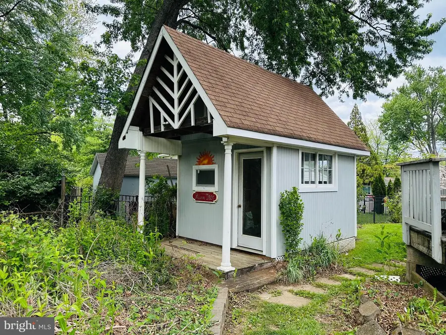 8337 Carnegie Dr, Vienna, VA 22180 - #2
