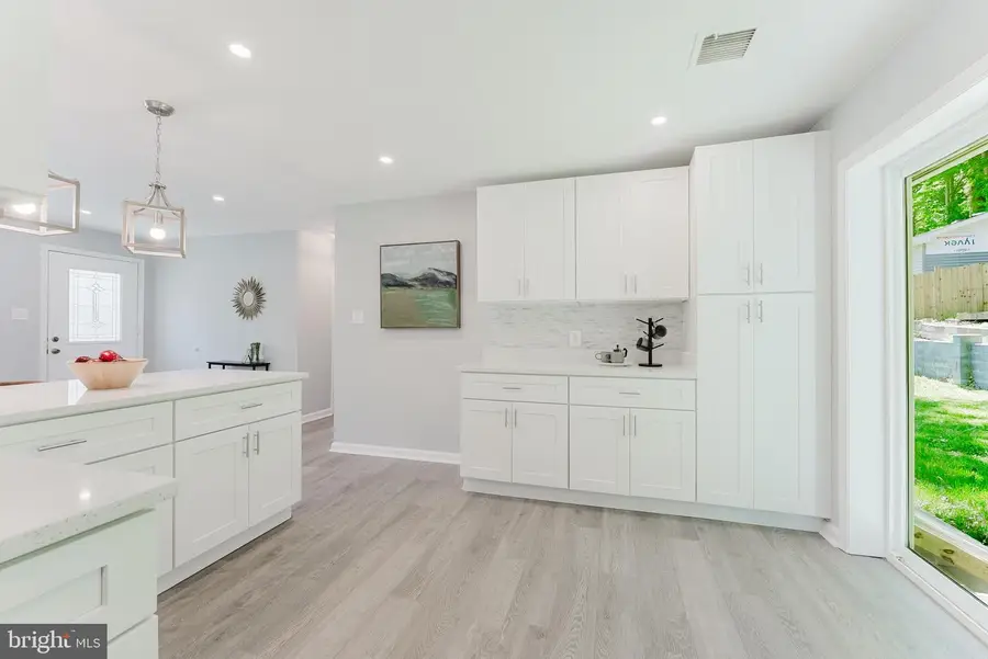 5822 Brookview Dr, Alexandria, VA 22310 - #3