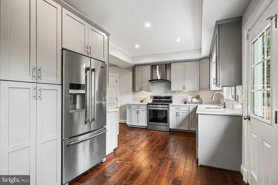 2010 Clark Pl, Alexandria, VA 22308 - #3