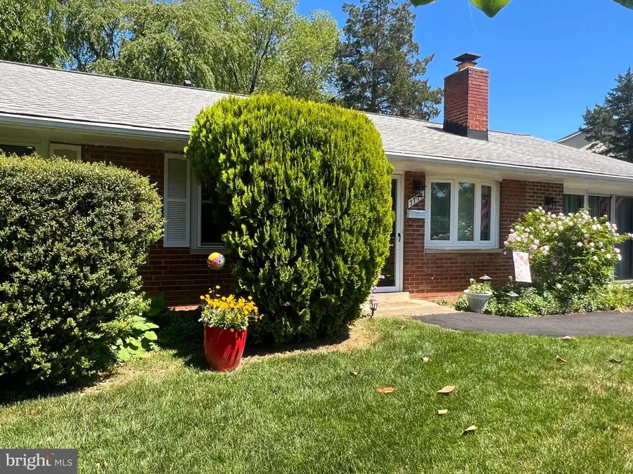7714 Weber St, Annandale, VA 22003 - #2