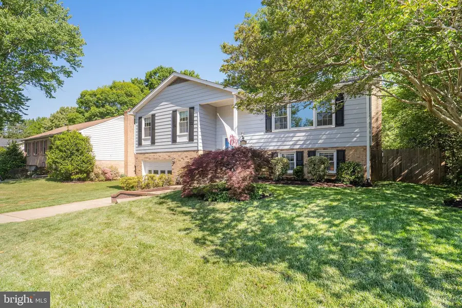 2002 Hoover Ln, Alexandria, VA 22308 - #3