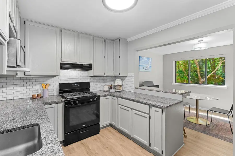 1668 Parkcrest Cir #100, Reston, VA 20190 - #2