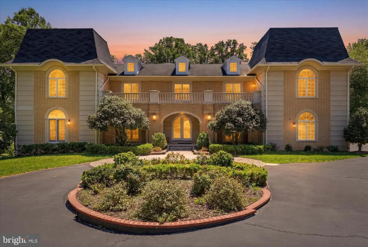 10911 Belgravia Ct, Great Falls, VA 22066 - #1
