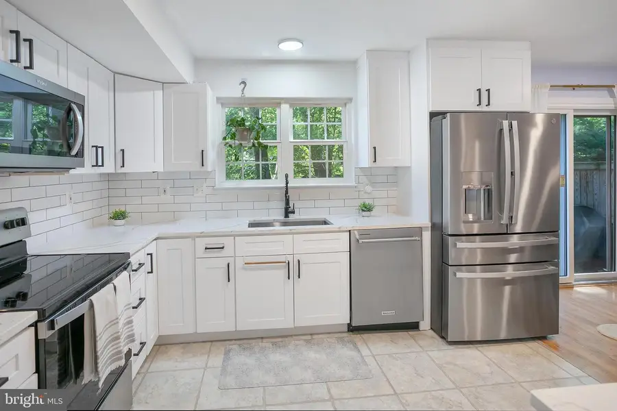 10103 Sassafras Woods Ct, Burke, VA 22015 - #3